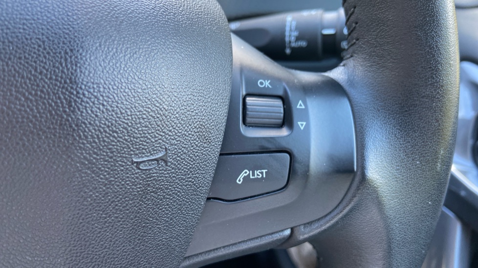 Peugeot 2008 1.2 PureTech 110 Active 5dr EAT6 Petrol Estate - Image 31