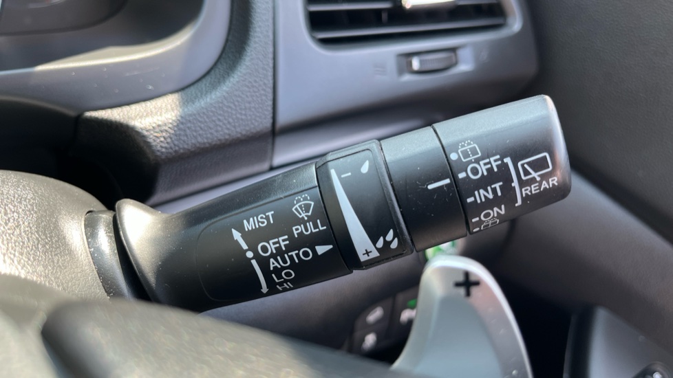 Honda CR-V 2.0 i-VTEC SE Plus 5dr Auto Petrol Estate - Image 31