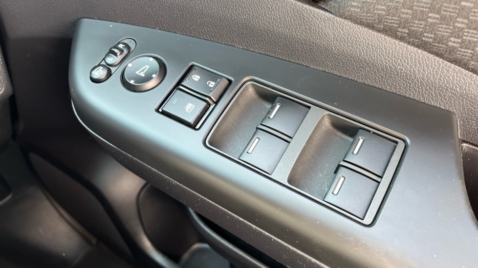 Honda CR-V 2.0 i-VTEC SE Plus 5dr Auto Petrol Estate - Image 34