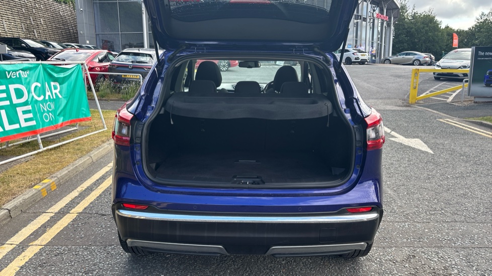 Nissan Qashqai 1.2 DiG-T N-Connecta 5dr Petrol Hatchback - Image 4