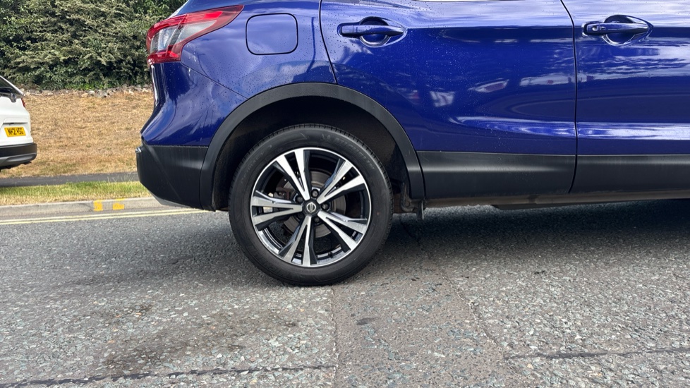 Nissan Qashqai 1.2 DiG-T N-Connecta 5dr Petrol Hatchback - Image 7