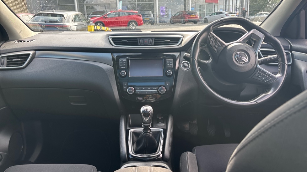 Nissan Qashqai 1.2 DiG-T N-Connecta 5dr Petrol Hatchback - Image 10