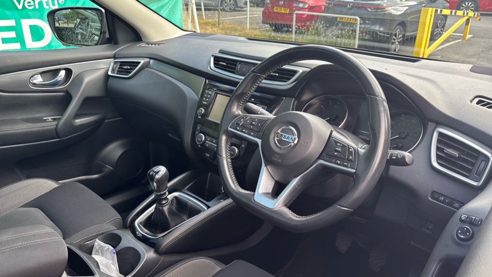 Nissan Qashqai 1.2 DiG-T N-Connecta 5dr Petrol Hatchback - Image 11