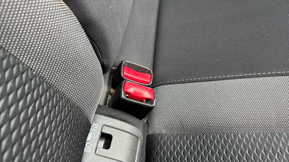 Nissan Qashqai 1.2 DiG-T N-Connecta 5dr Petrol Hatchback - Image 17