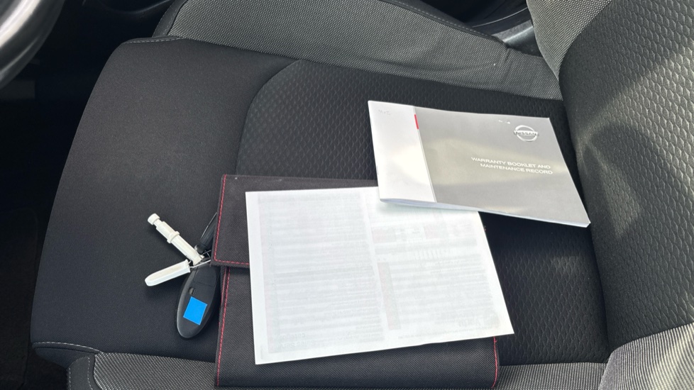 Nissan Qashqai 1.2 DiG-T N-Connecta 5dr Petrol Hatchback - Image 19