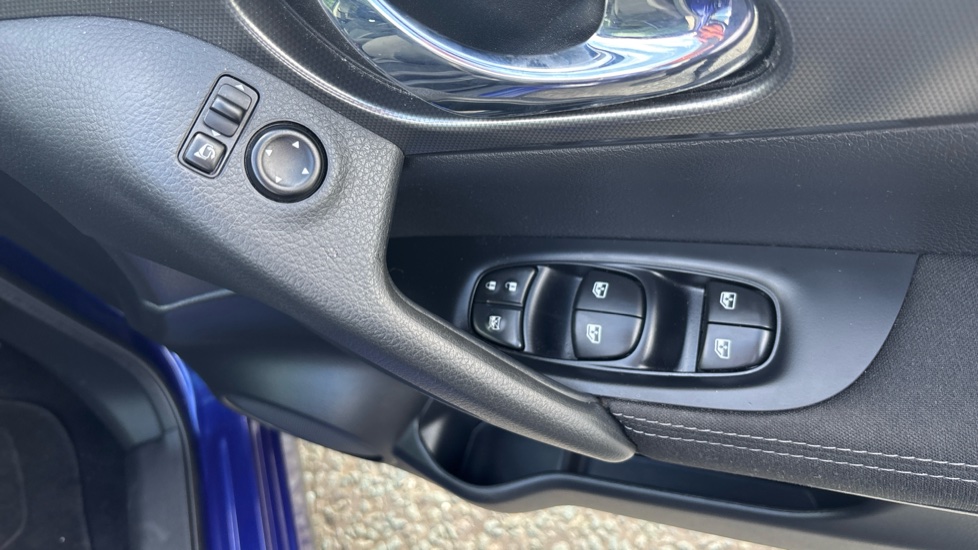 Nissan Qashqai 1.2 DiG-T N-Connecta 5dr Petrol Hatchback - Image 28