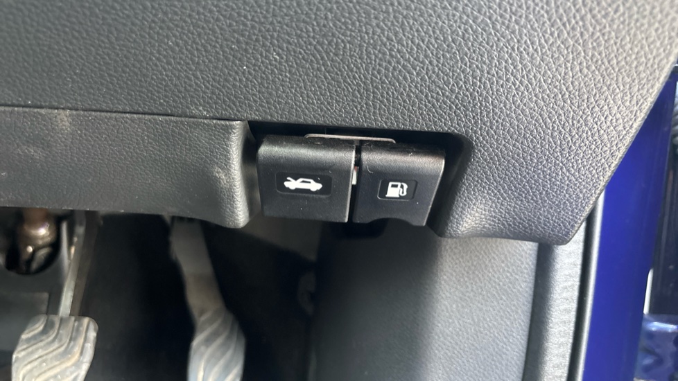 Nissan Qashqai 1.2 DiG-T N-Connecta 5dr Petrol Hatchback - Image 29