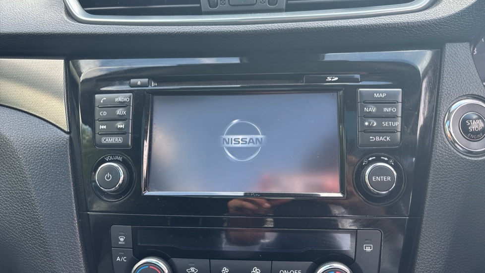 Nissan Qashqai 1.2 DiG-T N-Connecta 5dr Petrol Hatchback - Image 31