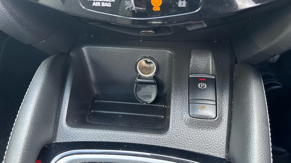 Nissan Qashqai 1.2 DiG-T N-Connecta 5dr Petrol Hatchback - Image 33