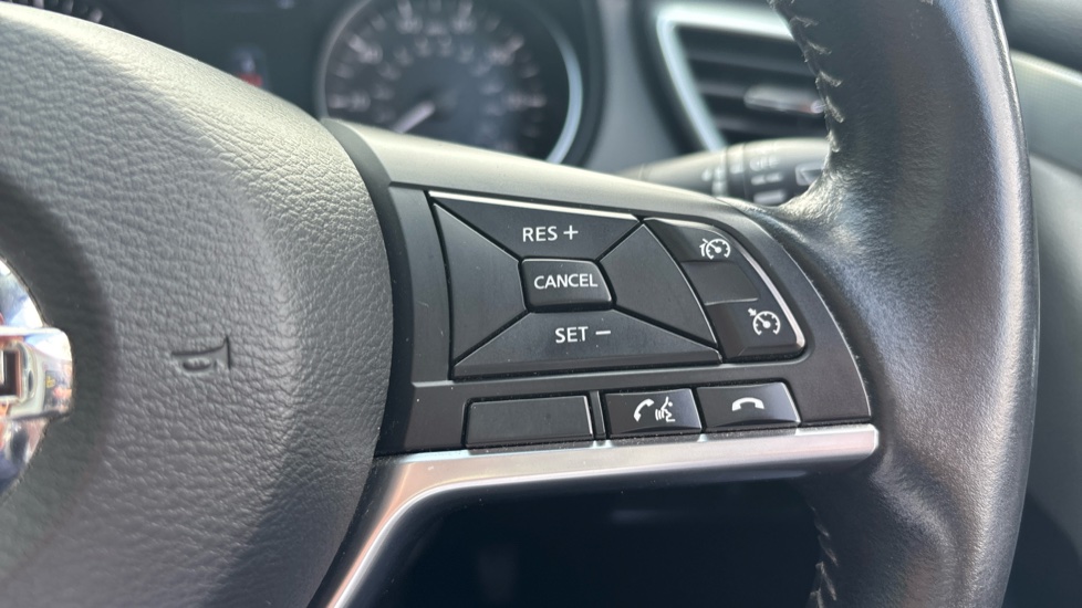 Nissan Qashqai 1.2 DiG-T N-Connecta 5dr Petrol Hatchback - Image 37