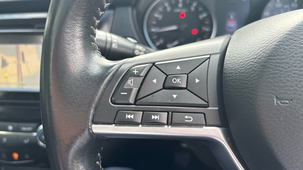 Nissan Qashqai 1.2 DiG-T N-Connecta 5dr Petrol Hatchback - Image 38