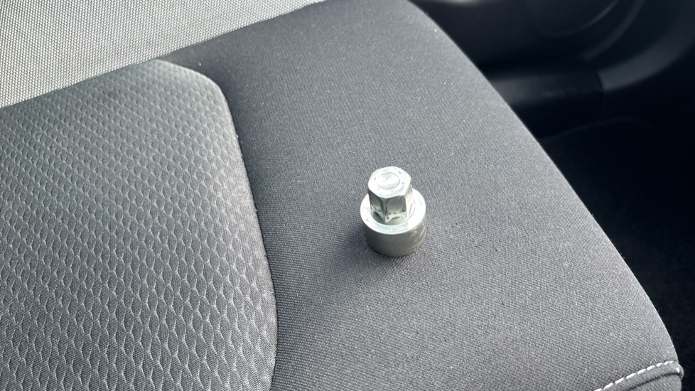 Nissan Qashqai 1.2 DiG-T N-Connecta 5dr Petrol Hatchback - Image 39