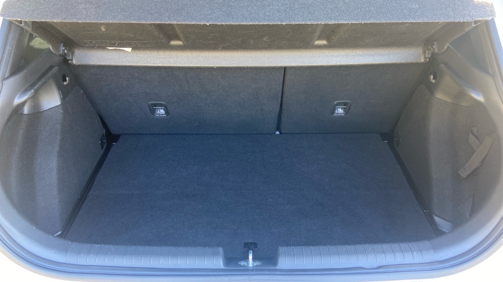 Hyundai i20 1.2 Premium SE 5dr Petrol Hatchback - Image 4