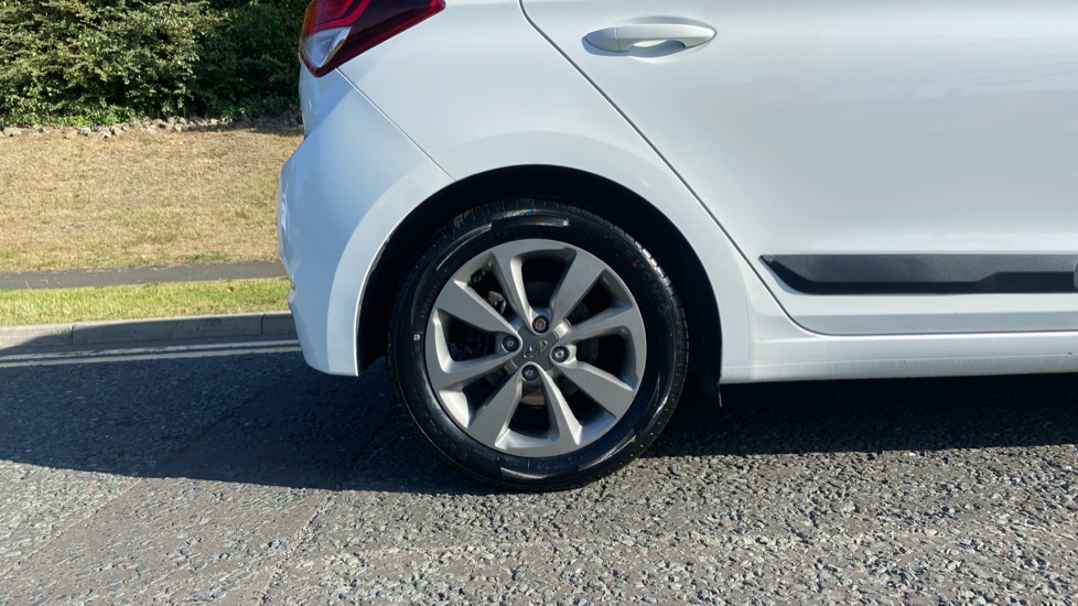 Hyundai i20 1.2 Premium SE 5dr Petrol Hatchback - Image 7