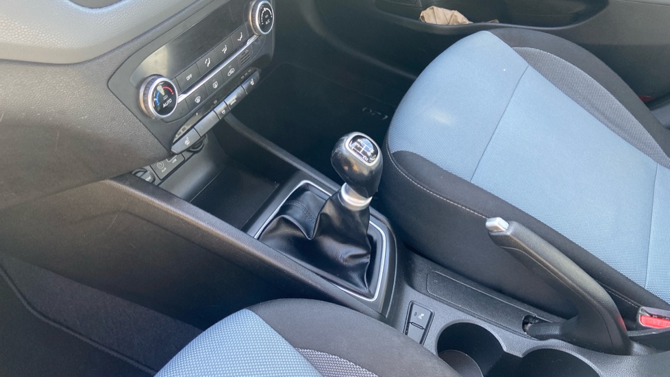 Hyundai i20 1.2 Premium SE 5dr Petrol Hatchback - Image 13