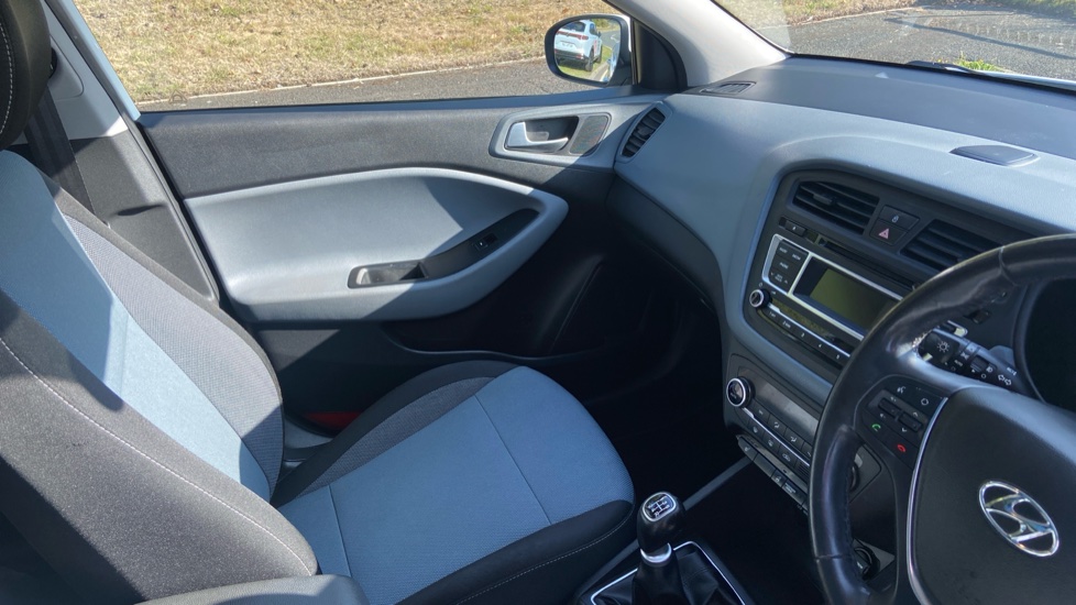 Hyundai i20 1.2 Premium SE 5dr Petrol Hatchback - Image 14