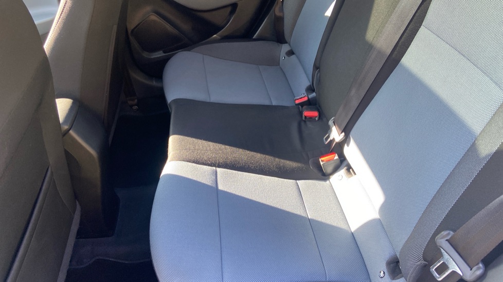 Hyundai i20 1.2 Premium SE 5dr Petrol Hatchback - Image 16