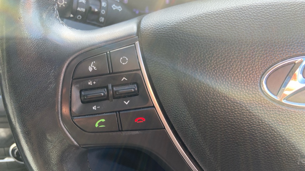 Hyundai i20 1.2 Premium SE 5dr Petrol Hatchback - Image 21