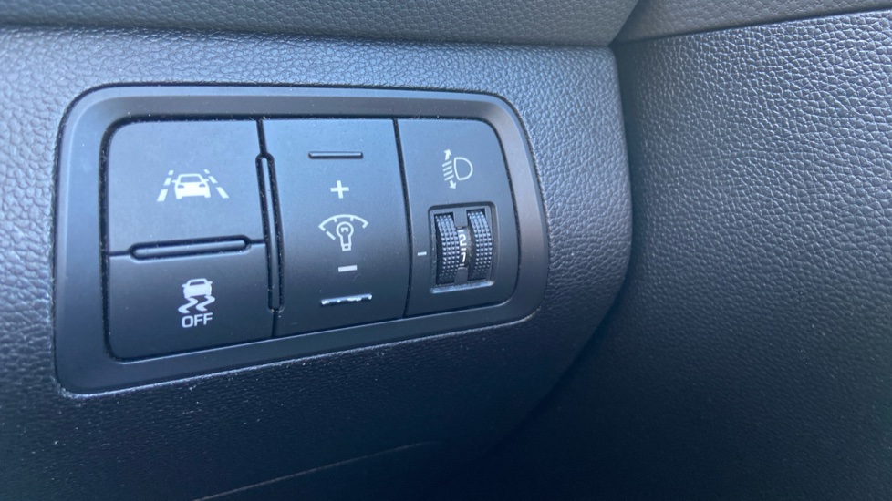 Hyundai i20 1.2 Premium SE 5dr Petrol Hatchback - Image 28