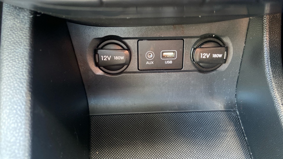 Hyundai i20 1.2 Premium SE 5dr Petrol Hatchback - Image 30