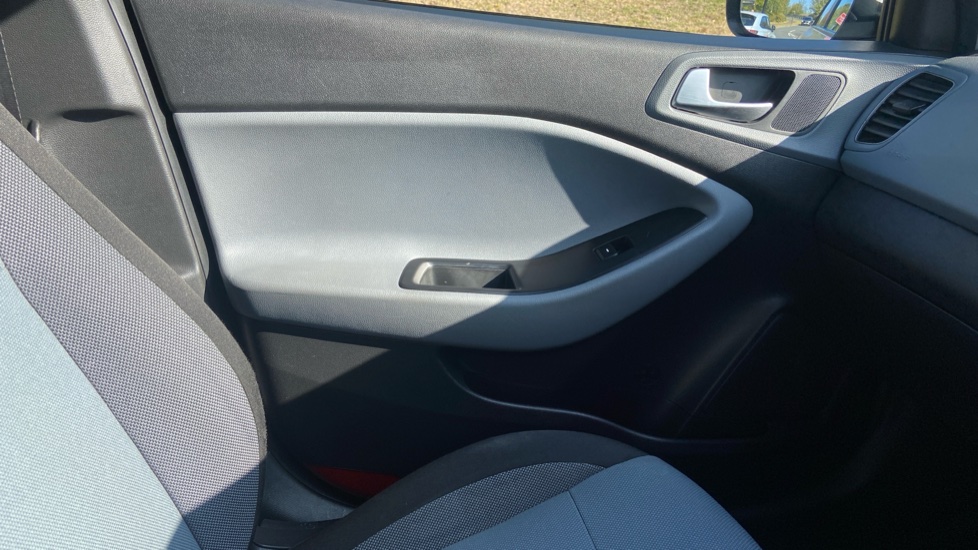 Hyundai i20 1.2 Premium SE 5dr Petrol Hatchback - Image 33