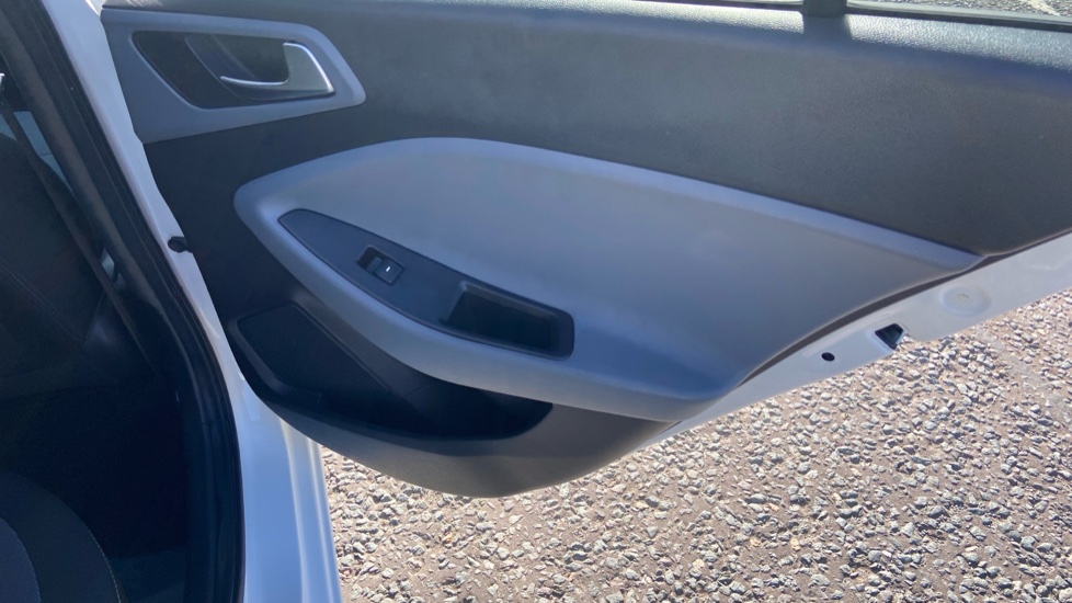 Hyundai i20 1.2 Premium SE 5dr Petrol Hatchback - Image 35