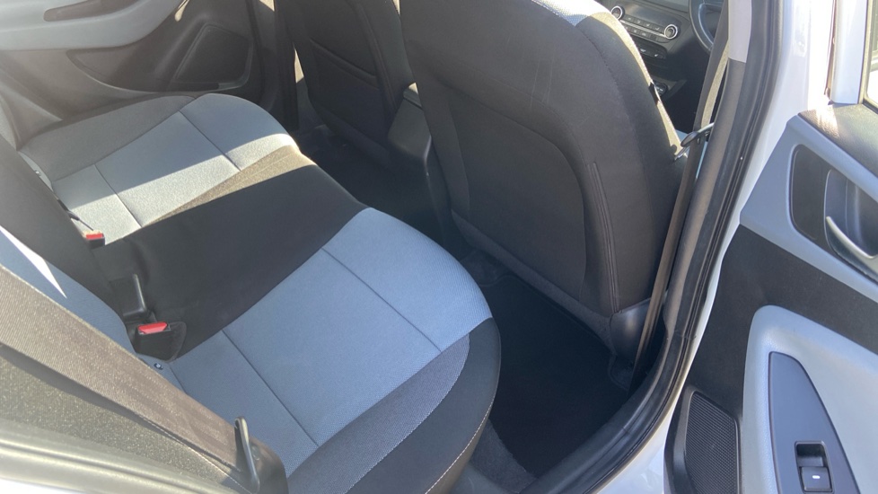Hyundai i20 1.2 Premium SE 5dr Petrol Hatchback - Image 36