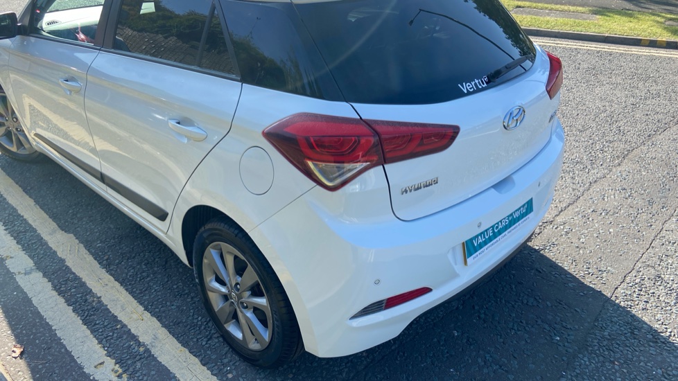 Hyundai i20 1.2 Premium SE 5dr Petrol Hatchback - Image 38
