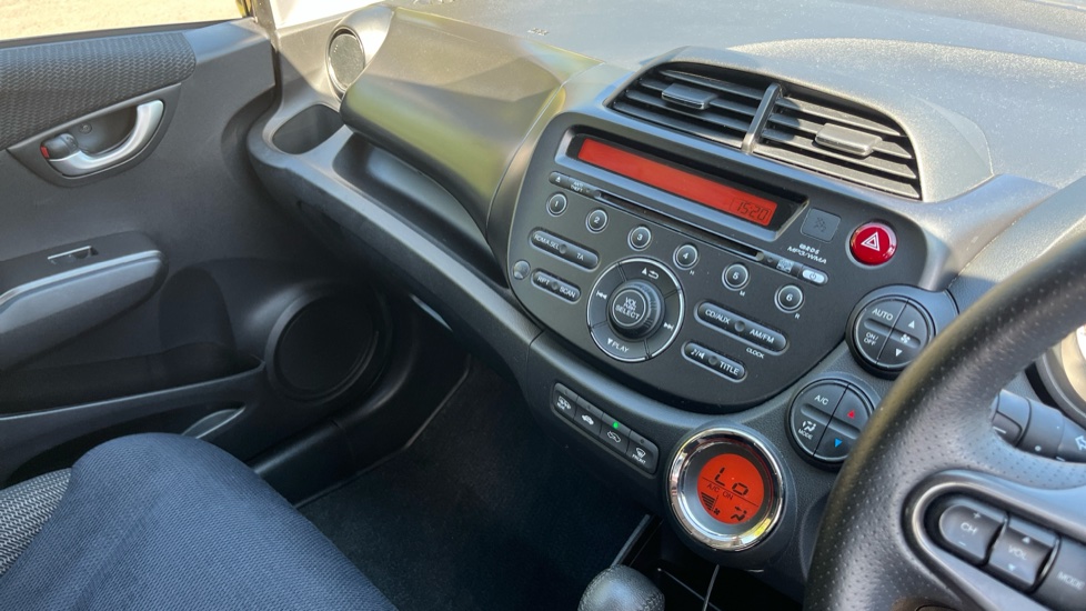Honda Jazz 1.4 i-VTEC ES Plus 5dr CVT Petrol Hatchback - Image 12