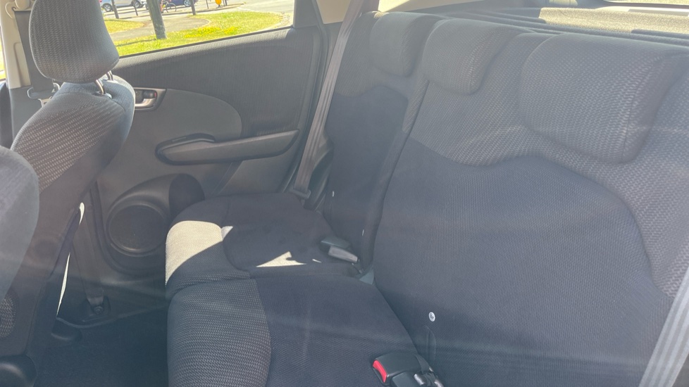 Honda Jazz 1.4 i-VTEC ES Plus 5dr CVT Petrol Hatchback - Image 16