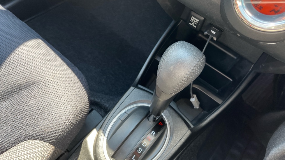 Honda Jazz 1.4 i-VTEC ES Plus 5dr CVT Petrol Hatchback - Image 31