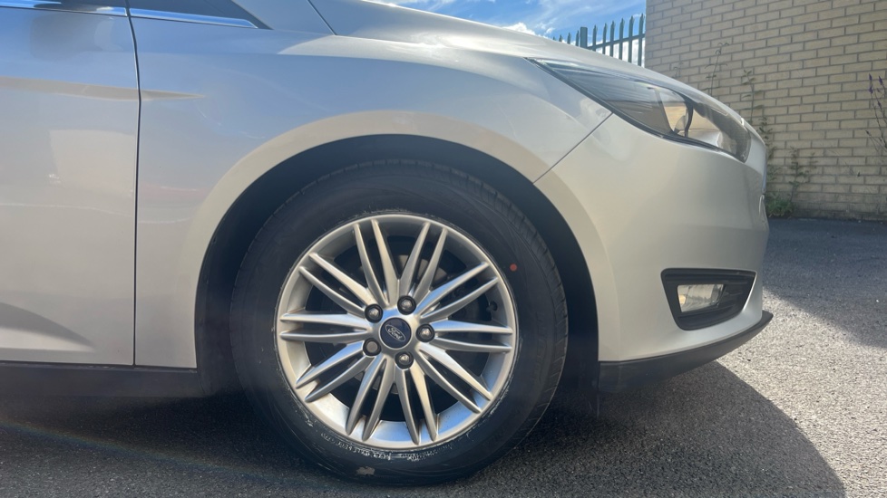 Ford Focus 1.0 EcoBoost 125 Zetec Edition 5dr Petrol Hatchback - Image 7