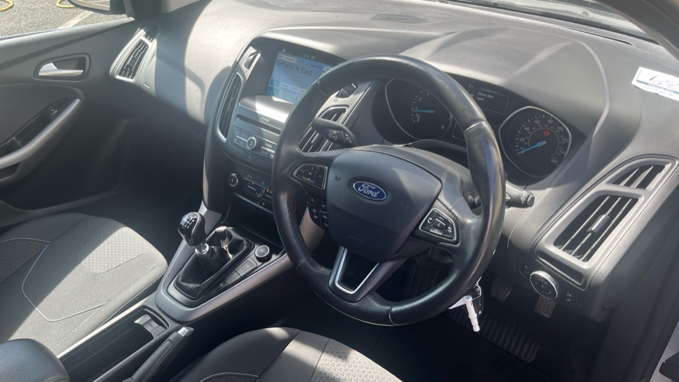Ford Focus 1.0 EcoBoost 125 Zetec Edition 5dr Petrol Hatchback - Image 11