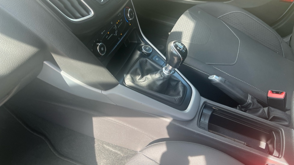 Ford Focus 1.0 EcoBoost 125 Zetec Edition 5dr Petrol Hatchback - Image 13