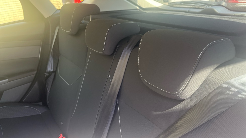 Ford Focus 1.0 EcoBoost 125 Zetec Edition 5dr Petrol Hatchback - Image 16