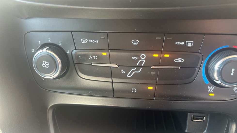 Ford Focus 1.0 EcoBoost 125 Zetec Edition 5dr Petrol Hatchback - Image 24