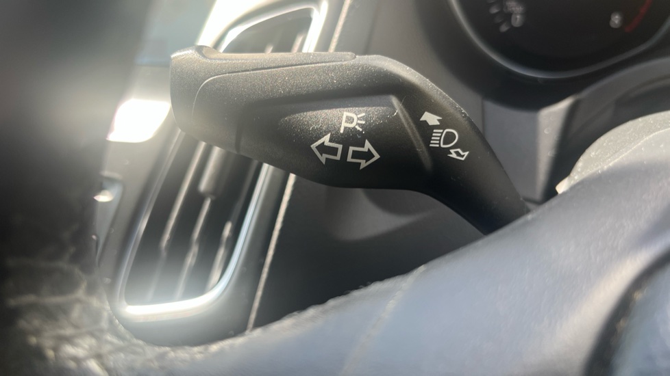 Ford Focus 1.0 EcoBoost 125 Zetec Edition 5dr Petrol Hatchback - Image 31