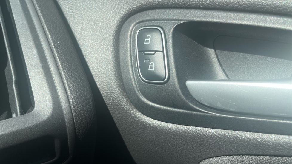 Ford Focus 1.0 EcoBoost 125 Zetec Edition 5dr Petrol Hatchback - Image 36