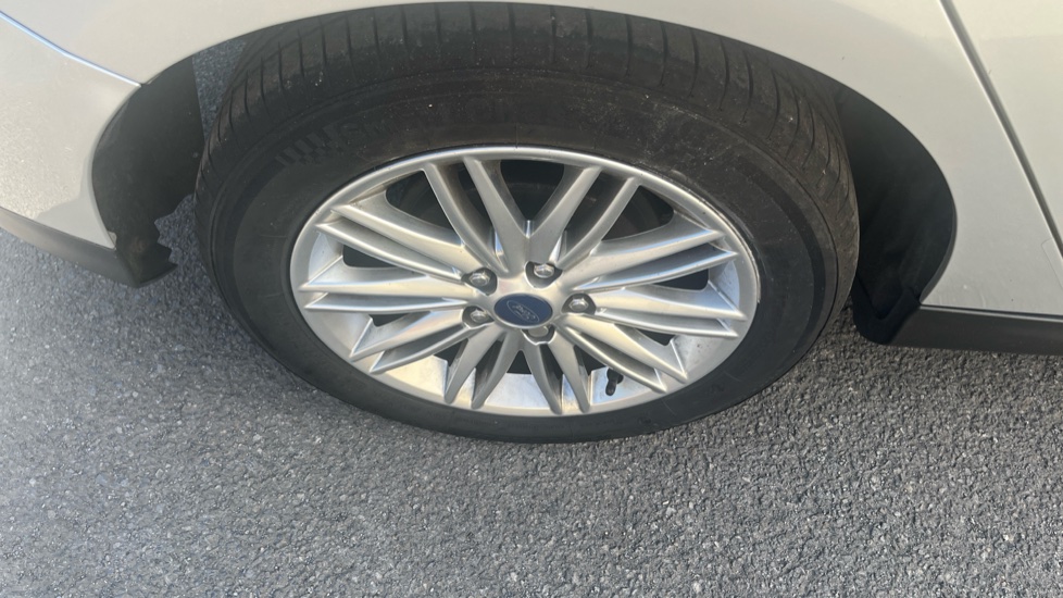 Ford Focus 1.0 EcoBoost 125 Zetec Edition 5dr Petrol Hatchback - Image 43