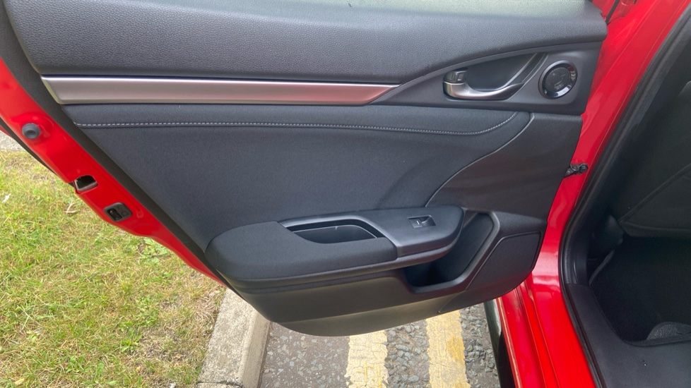 Honda Civic 1.5 VTEC Turbo Sport 5dr CVT Petrol Hatchback - Image 41