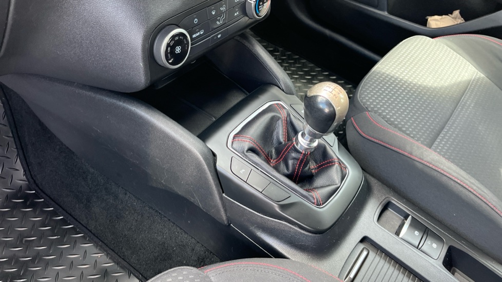 Ford Focus 1.0 EcoBoost 125 ST-Line 5dr Petrol Hatchback - Image 13