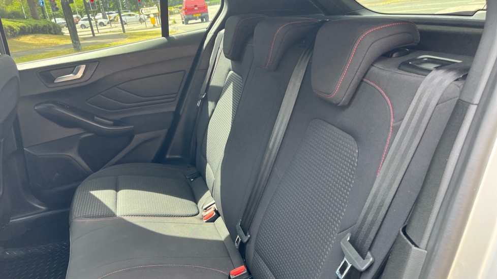 Ford Focus 1.0 EcoBoost 125 ST-Line 5dr Petrol Hatchback - Image 16