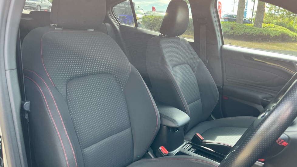 Ford Focus 1.0 EcoBoost 125 ST-Line 5dr Petrol Hatchback - Image 21