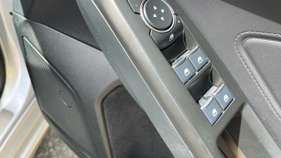 Ford Focus 1.0 EcoBoost 125 ST-Line 5dr Petrol Hatchback - Image 23
