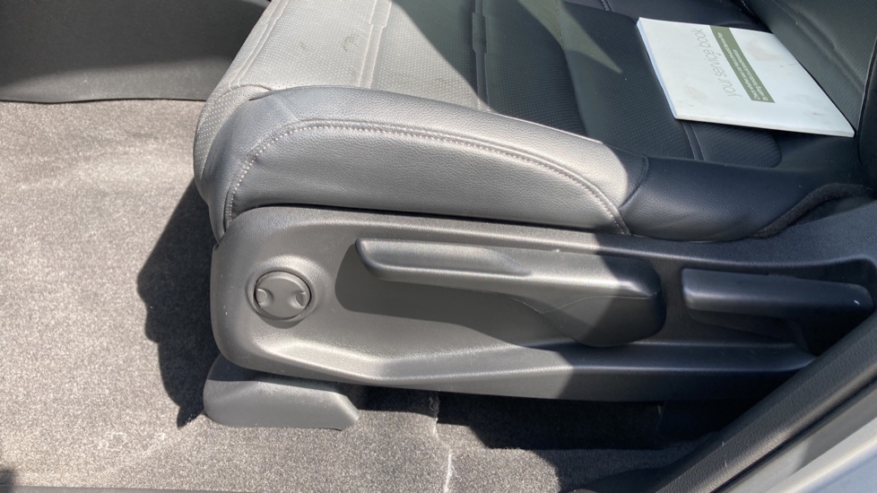 Honda CR-V 2.0 i-MMD Hybrid EX 5dr eCVT Hybrid Estate - Image 46