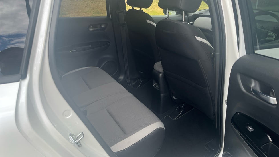 Honda Jazz 1.5 i-MMD Hybrid Crosstar EX 5dr eCVT Hybrid Hatchback - Image 13
