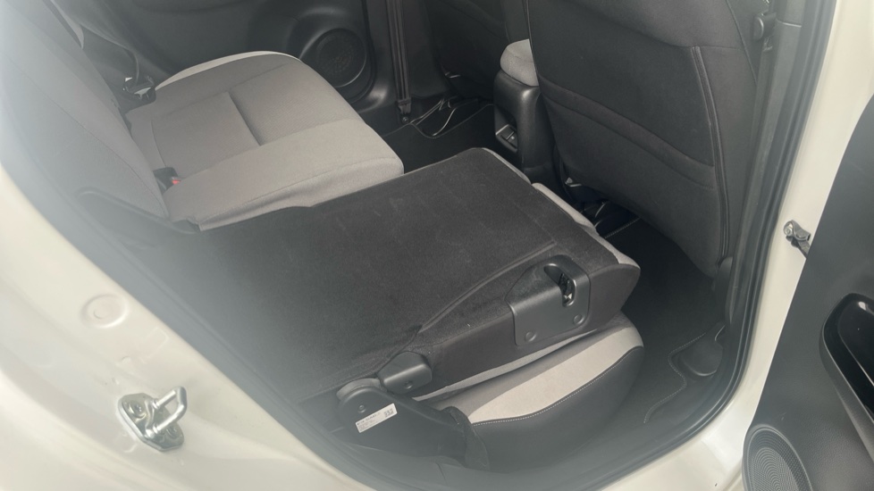 Honda Jazz 1.5 i-MMD Hybrid Crosstar EX 5dr eCVT Hybrid Hatchback - Image 14