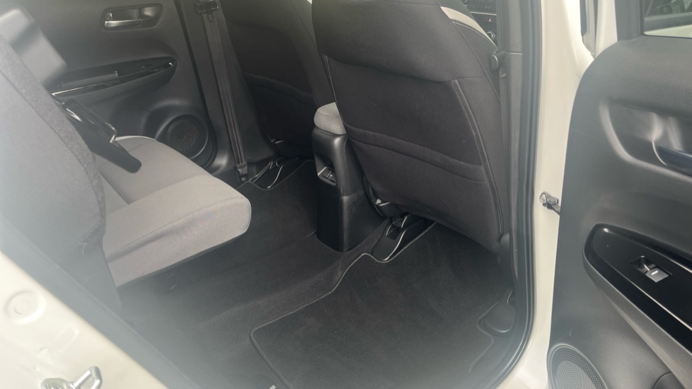 Honda Jazz 1.5 i-MMD Hybrid Crosstar EX 5dr eCVT Hybrid Hatchback - Image 16