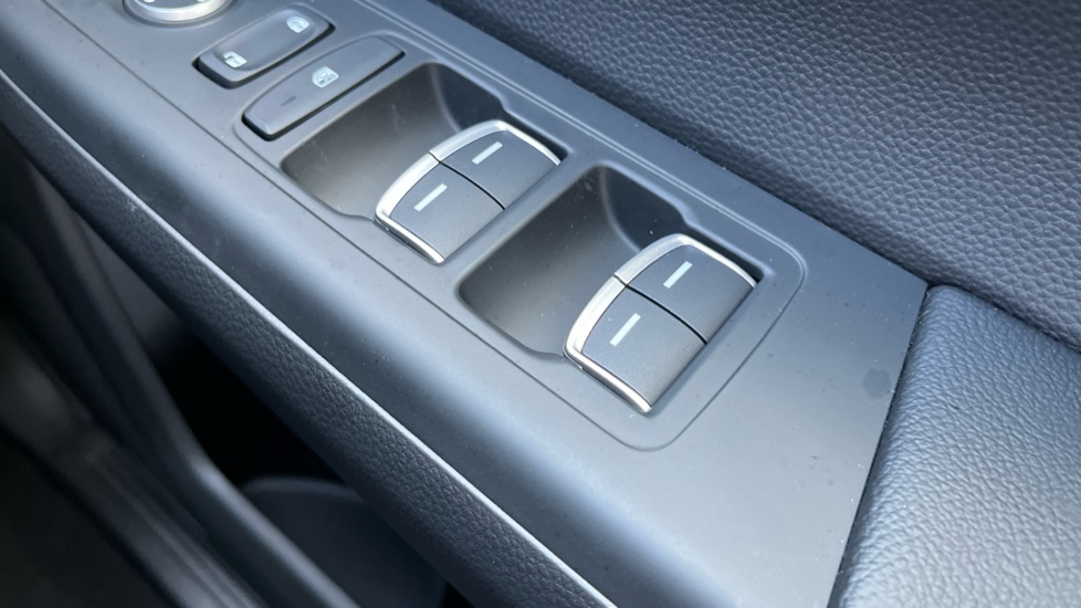 Honda CR-V 2.0 ePHEV Advance Tech 5dr eCVT Estate - Image 37
