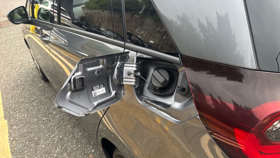 Honda Jazz 1.5 i-MMD Hybrid EX 5dr eCVT Hybrid Hatchback - Image 22